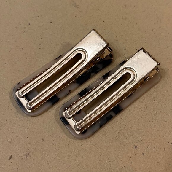 Pair of Acrylic Tortoise Barrettes - Picture 5 of 6